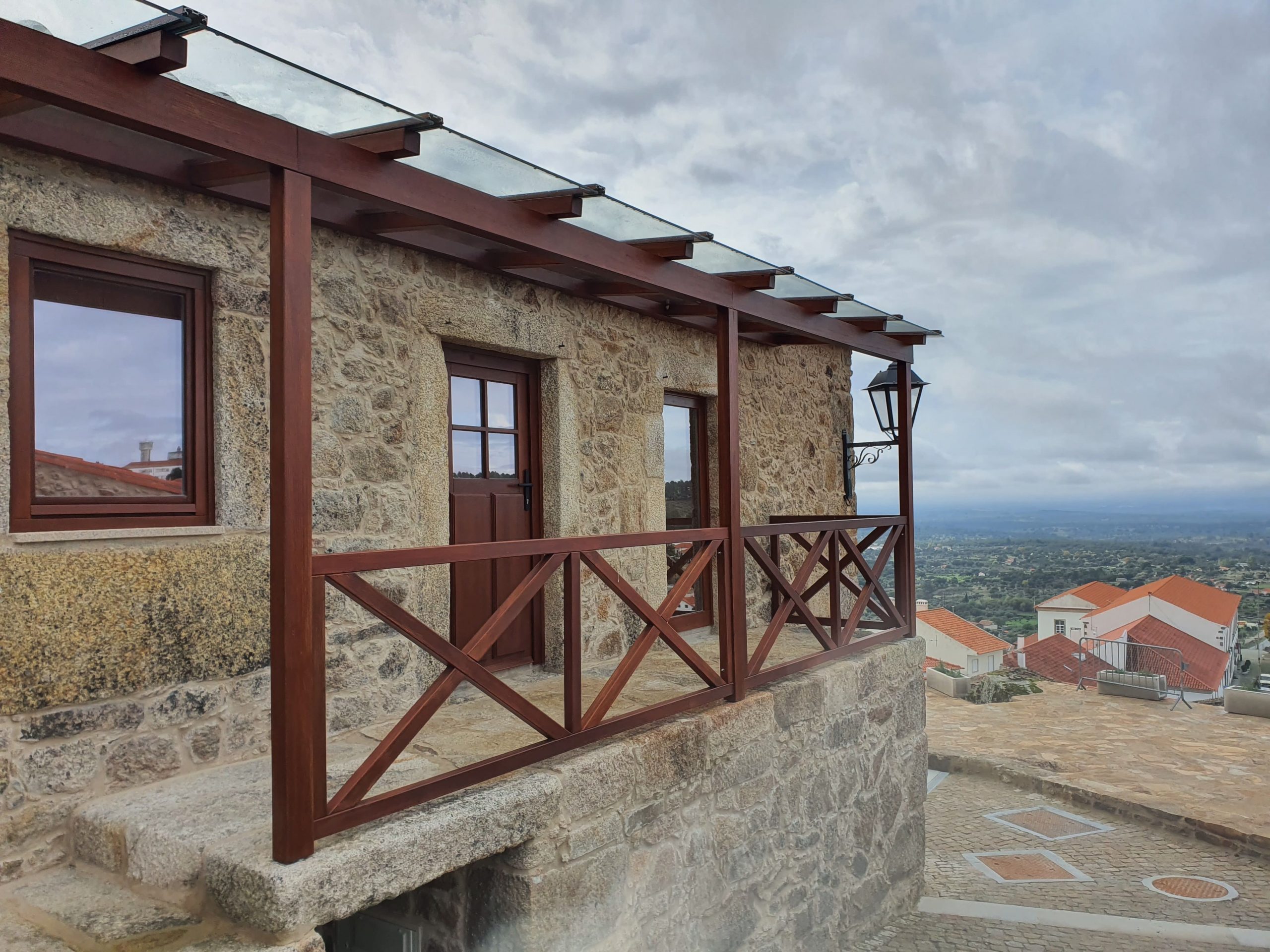 janelas madeira exótica ,maciça, Anúncios de "Outros" em Portugal